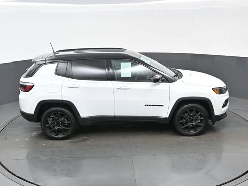 Used 2024 Jeep Compass Latitude w/ Convenience Group image 38