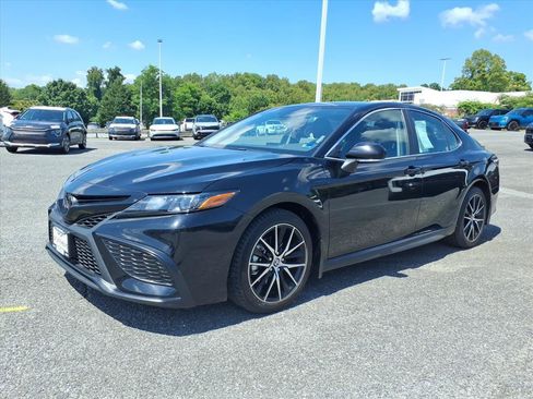 Used 2024 Toyota Camry SE FWD image 8