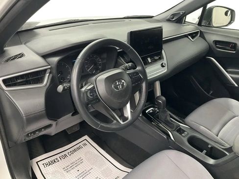Used 2024 Toyota Corolla Cross SE w/ Moonroof Package image 9