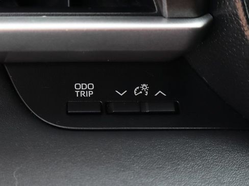 Used 2021 Toyota Highlander L FWD image 23