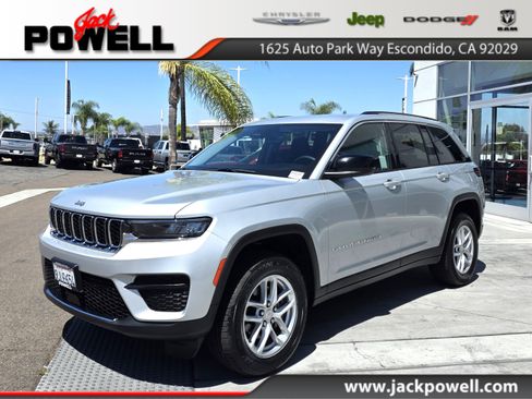 Used 2023 Jeep Grand Cherokee Laredo RWD image 1