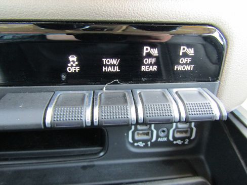 Used 2021 RAM 1500 Laramie AWD/4WD image 38