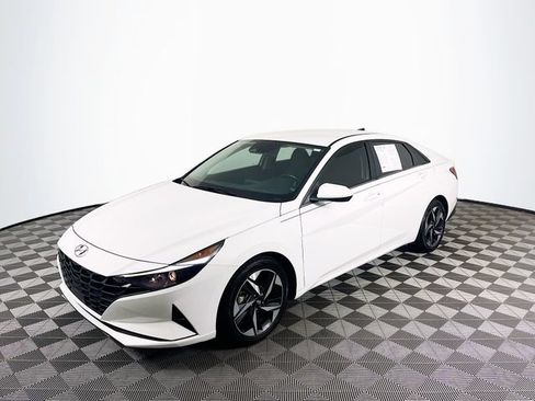 Used 2023 Hyundai Elantra SEL w/ Convenience Package FWD image 4