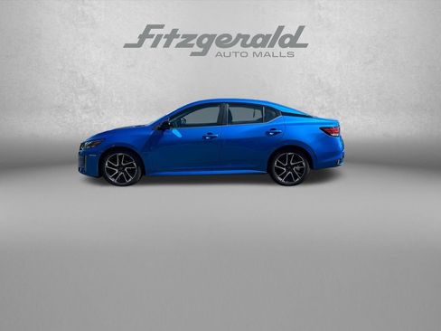 Used 2025 Nissan Sentra SR FWD image 5
