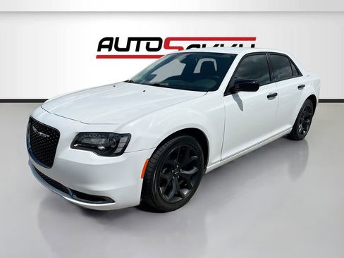 Used 2020 Chrysler 300 Touring w/ Sport Appearance Package image 3