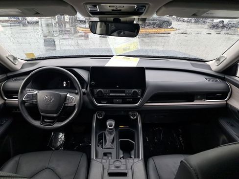 Used 2024 Toyota Grand Highlander XLE image 18