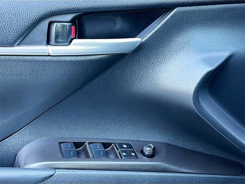 Used 2024 Toyota Camry SE image 17