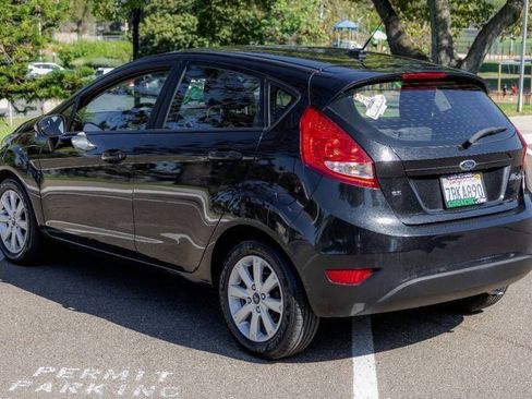 Used 2013 Ford Fiesta SE image 6