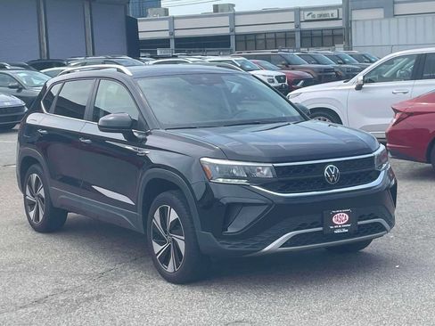 Used 2024 Volkswagen Taos SE AWD/4WD image 1