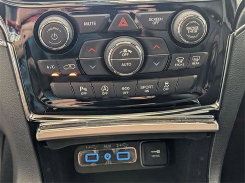 Used 2020 Jeep Grand Cherokee Limited image 24