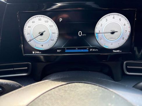 Used 2022 Hyundai Elantra SEL w/ Convenience Package FWD image 16