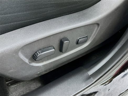 Used 2019 Nissan Rogue SV image 18