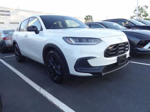 Used 2024 Honda HR-V Sport image 3