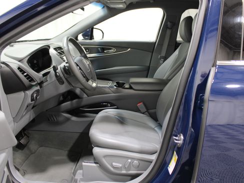 Used 2019 Lincoln Nautilus Reserve w/ Driver Assistance Package image 3