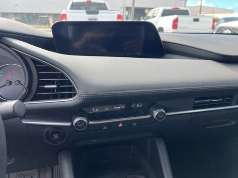 Used 2021 MAZDA MAZDA3 s FWD image 10