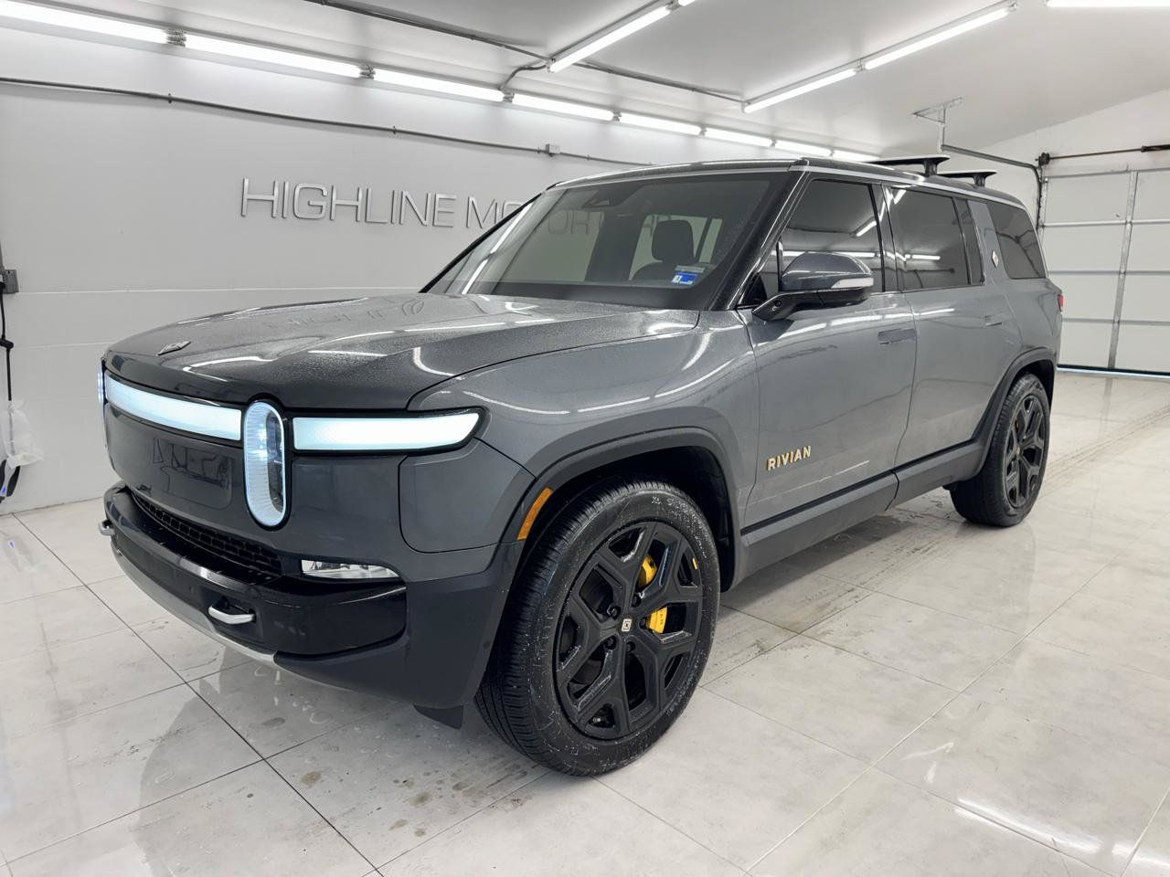 Used 2022 Rivian R1S Launch Edition Quad AWD/4WD image 1