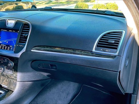 Used 2017 Chrysler 300 C image 17