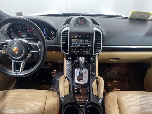 Used 2016 Porsche Cayenne AWD/4WD image 17