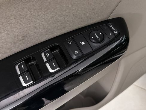 Certified 2022 Kia Sportage Nightfall Edition w/ Nightfall Fwd Premium Package image 18