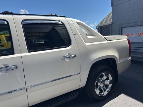 Used 2012 Chevrolet Avalanche LTZ AWD/4WD image 6