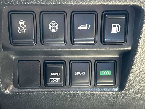 Used 2020 Nissan Rogue SV AWD/4WD image 23