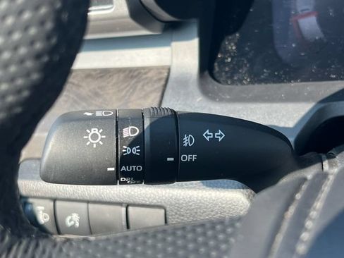 Used 2025 Toyota Tacoma Limited AWD/4WD image 28