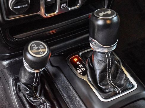 Used 2021 Jeep Wrangler Unlimited Sahara image 18