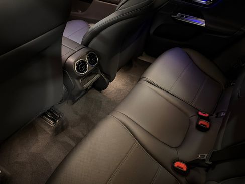 New 2027 Mercedes-Benz GLC 300 image 11