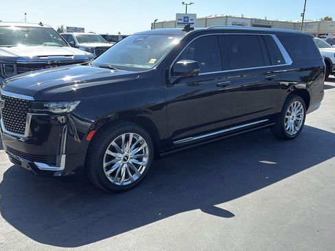 Used 2022 Cadillac Escalade ESV Premium Luxury w/ Performance Package AWD/4WD image 2