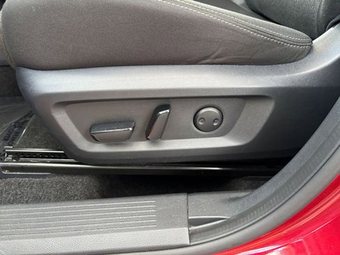 Used 2025 Nissan Rogue SV AWD/4WD image 24