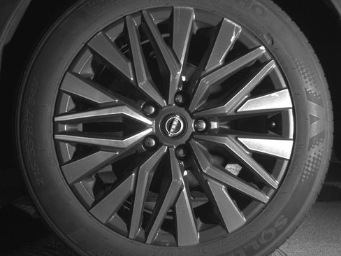 Used 2025 Nissan Altima 2.5 SV image 14