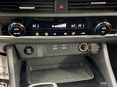 Used 2025 Nissan Rogue SV image 25