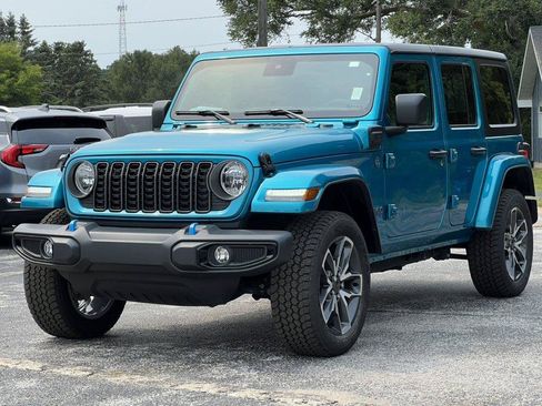 Used 2024 Jeep Wrangler Unlimited w/ Convenience Group AWD/4WD image 35