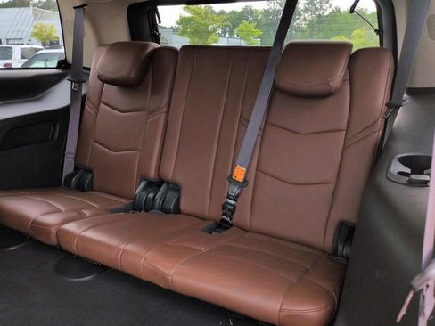 Used 2017 Cadillac Escalade Premium Luxury AWD/4WD image 12