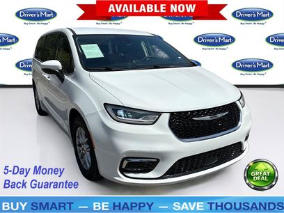 Used 2023 Chrysler Pacifica Touring-L