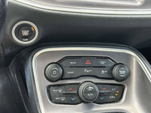 Used 2022 Dodge Challenger R/T image 25