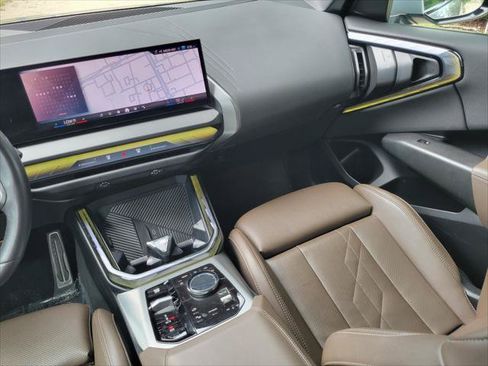 Used 2025 BMW X3 xDrive30i AWD/4WD image 16
