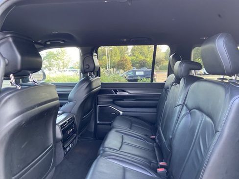 Used 2023 Jeep Wagoneer L Series II RWD image 17
