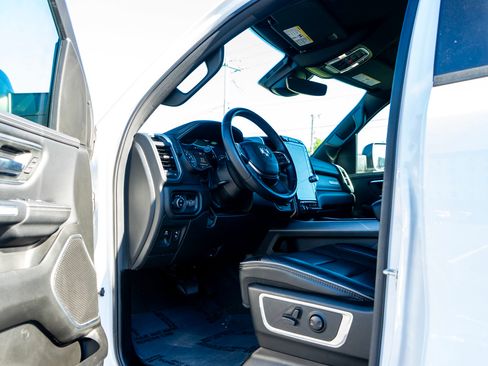 Used 2023 RAM 1500 Laramie AWD/4WD image 13