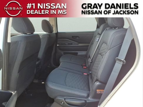 Used 2024 Nissan Pathfinder SV FWD image 25
