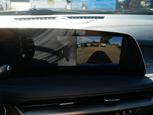 Used 2025 Cadillac XT4 Premium Luxury image 31