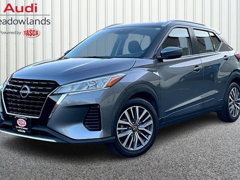 Used 2022 Nissan Kicks SV FWD image 1