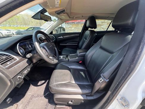 Used 2017 Chrysler 300 Limited w/ Value Package image 17