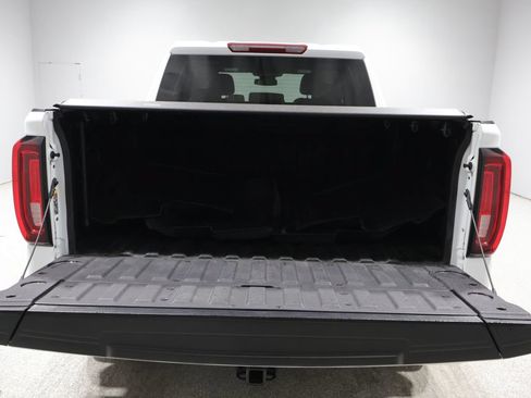 Used 2023 GMC Sierra 1500 SLT w/ SLT Premium Package AWD/4WD image 4