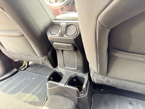 Used 2018 Jeep Wrangler Unlimited Sport image 32