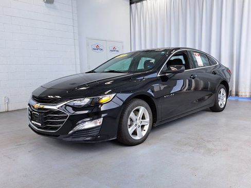 Used 2024 Chevrolet Malibu LT FWD image 2