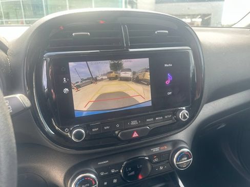 Used 2023 Kia Soul S FWD image 17