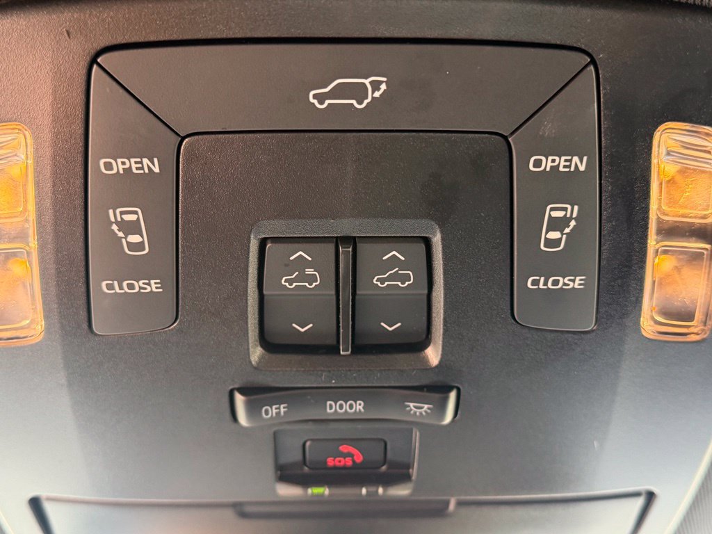 Used 2025 Toyota Sienna XSE w/ XSE Plus Package FWD image 40
