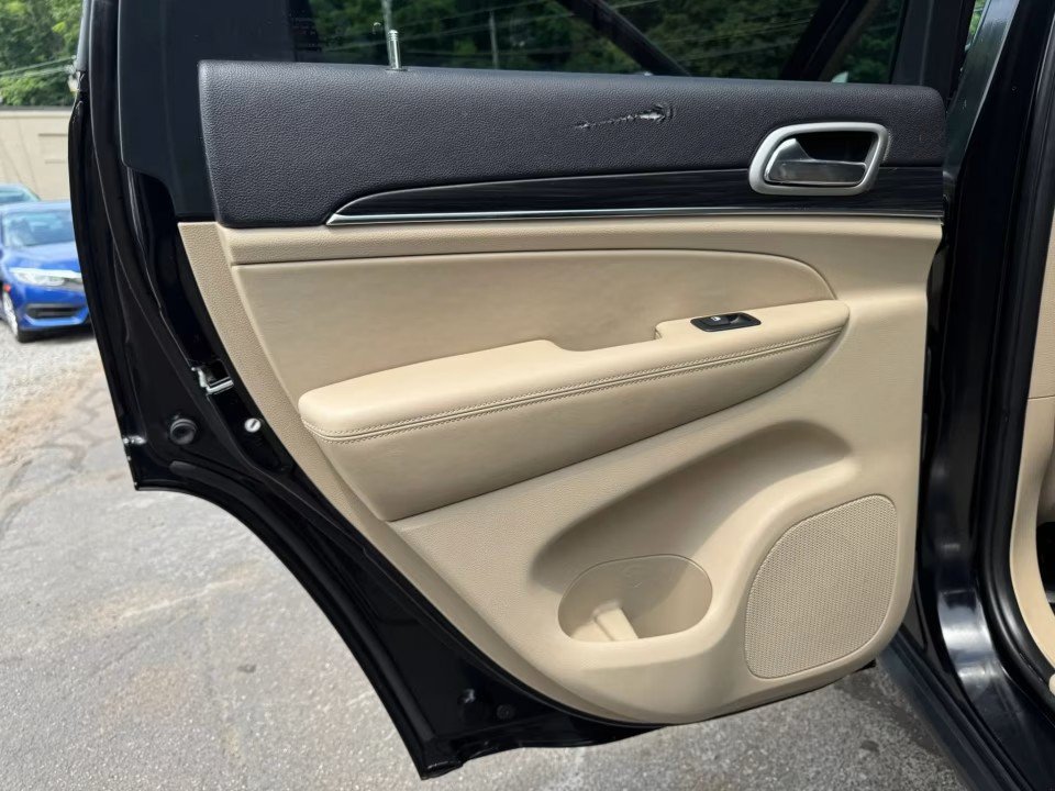 Used 2019 Jeep Grand Cherokee Limited AWD/4WD image 14