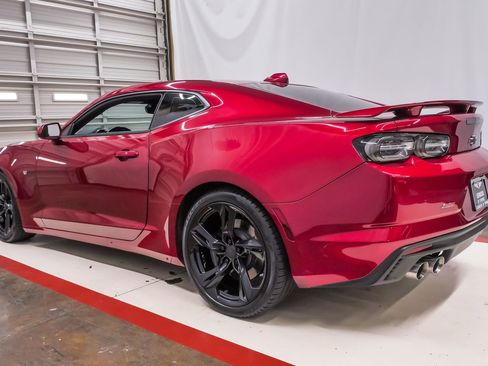 Used 2021 Chevrolet Camaro SS RWD image 8